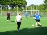 Laatste training S.K.N.W.K. JO10-1 van seizoen 2022-2023 (partijtje tegen de ouders) (62/165)